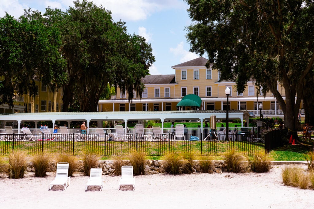Lakeside Inn